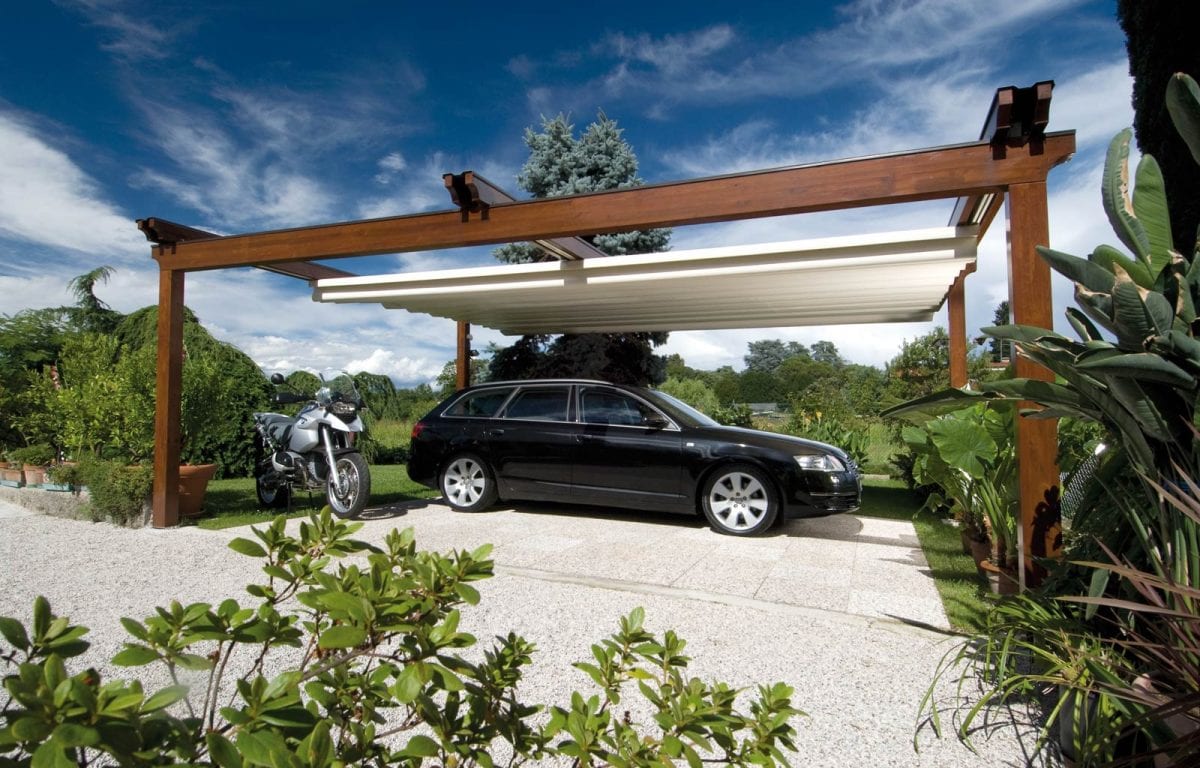 Pergola in legno addossata per copertura auto