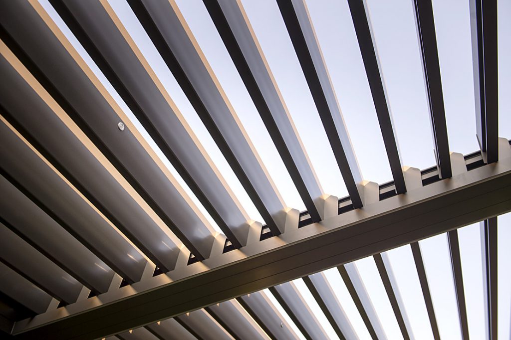 Bioclimatic pergolas with adjustable sunscreen blades