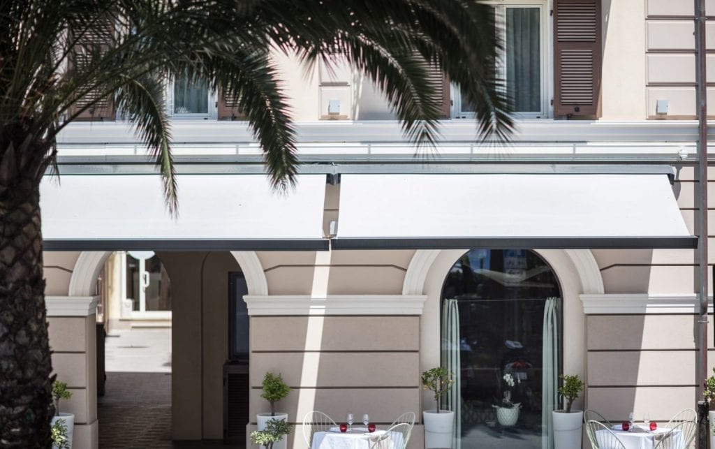 Awnings made of acrylic fabric at Hotel San Pietro Palace