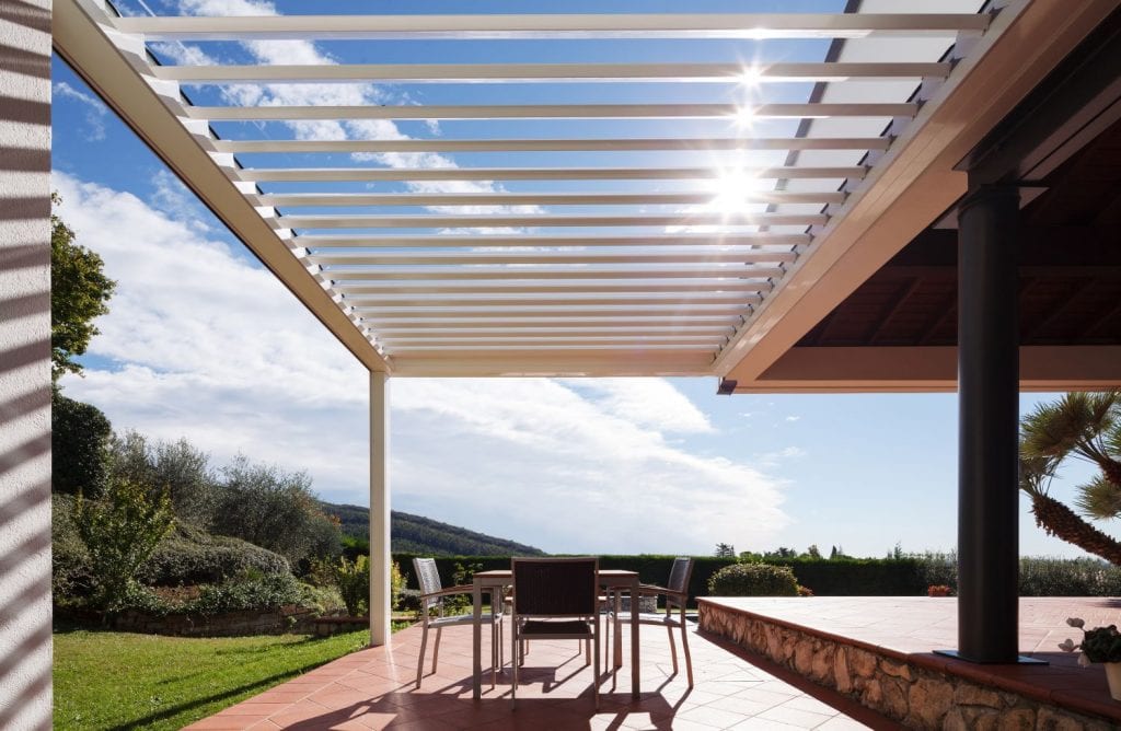 Bioclimatic pergola Opera with adjustable blades