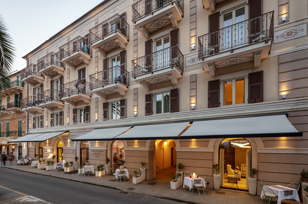 Tenda a bracci T-Code per l'albergo San Pietro Palace