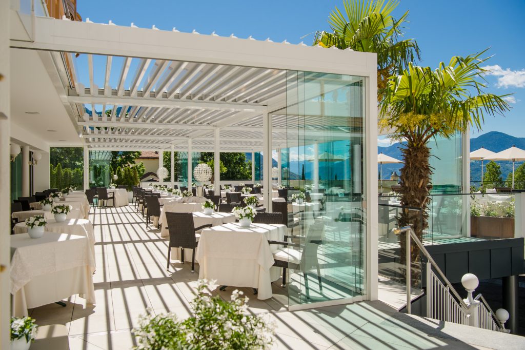 Pergola mit Glasfenstern für Hotelrestaurants